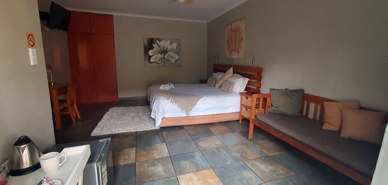 Aero Lodge Guest House 미델뷔르흐 외부 사진